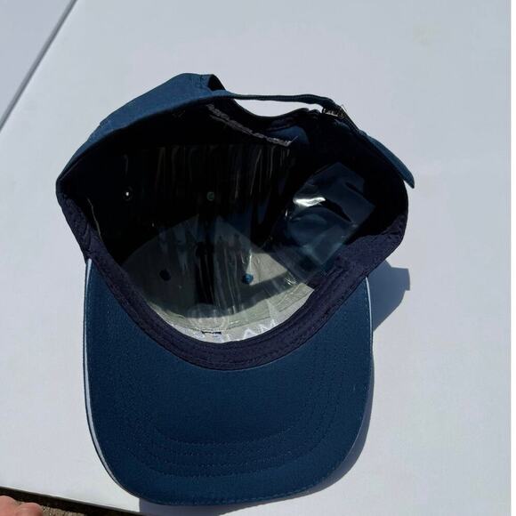 Majestic Elegance Hat - Picture 2 of 3